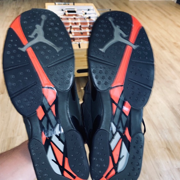 Jordan 6 - Picture 3 of 5